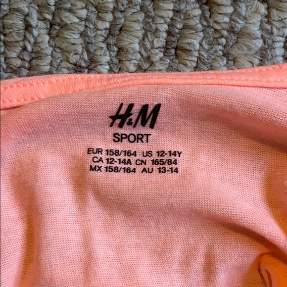 H&M Athletic T-Shirt Size 12-14 youth - Picture 3 of 3